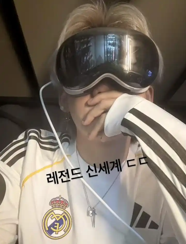 Image from Teume Zone: HYUNSUK WEVERSE MOMENT UPDATE Legenda dunia baru...