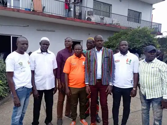 Image from Agence Ivoirienne de Presse: Les sociétaires de la Mutuelle des taxis compteurs d’Abidjan (MATCA), ...