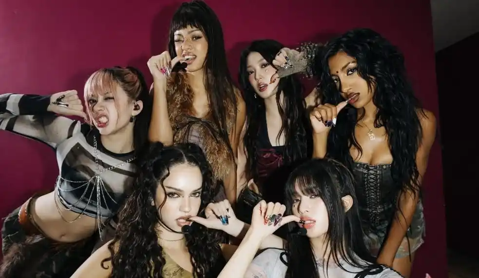 Image from Billboard Brasil - KPOP: *Megan*, do *KATSEYE*, assume bissexualidade durante live 🏳️🌈 🔗 Le...