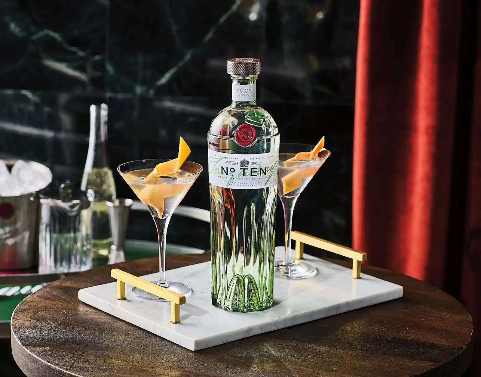 Image from Mundo do Marketing: *Tanqueray Nº Ten lança nova garrafa com foco no luxo* _Marca aposta e...