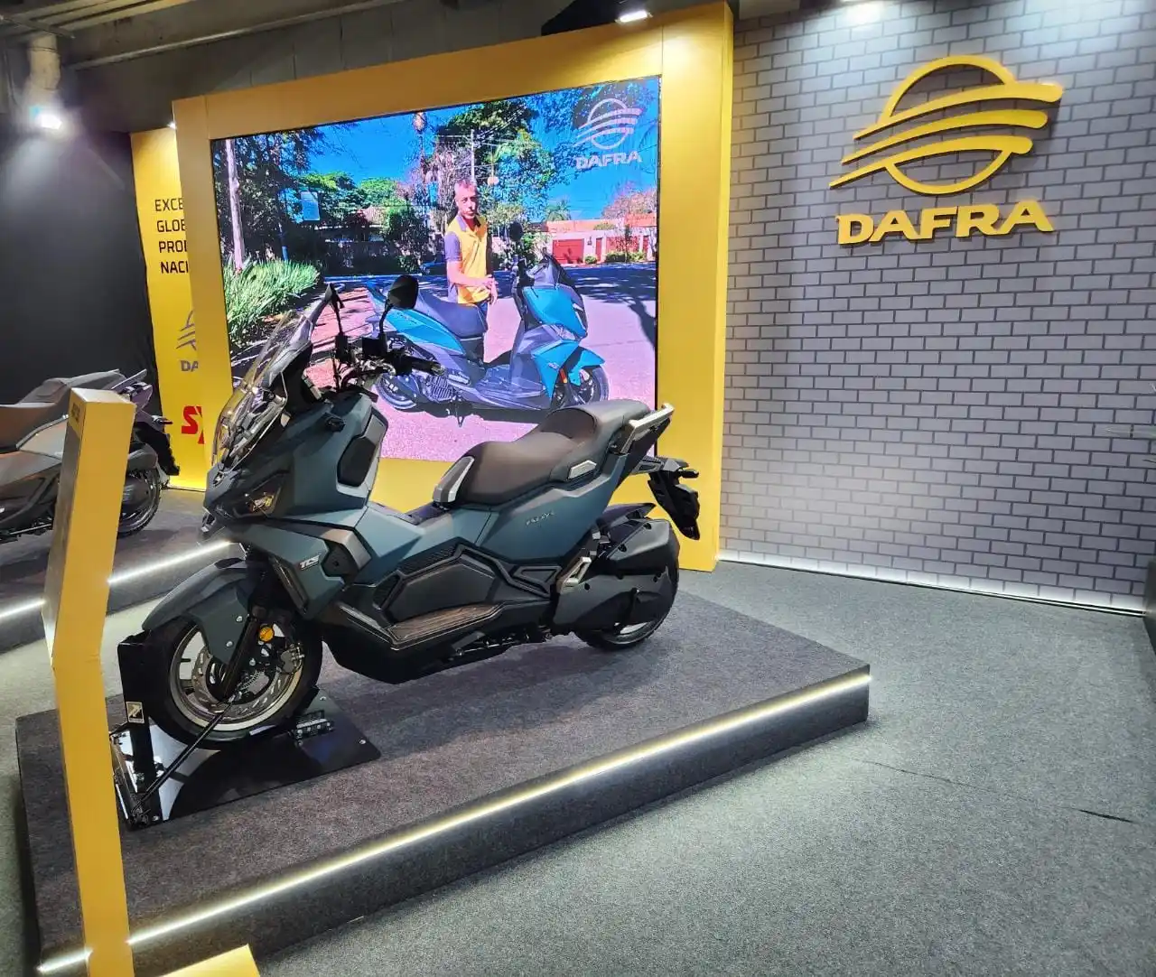 Image from MOTOCICLISMO: Um rival para o Honda ADV a caminho do Brasil? 🏍️💨 A Dafra Motos an...
