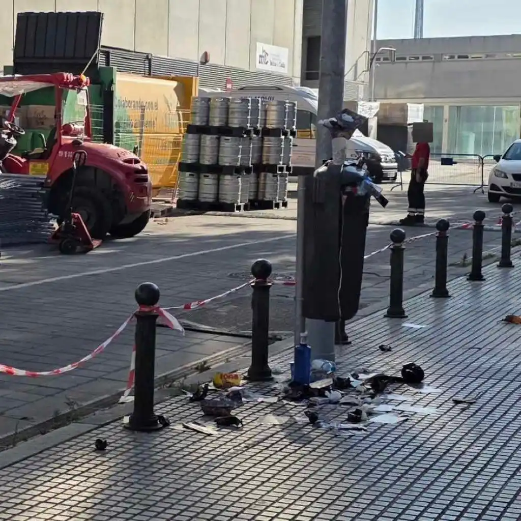 Image from Cádiz Abandonada: 🍔 Un colaborador denuncia el estado de suciedad que presenta el entor...