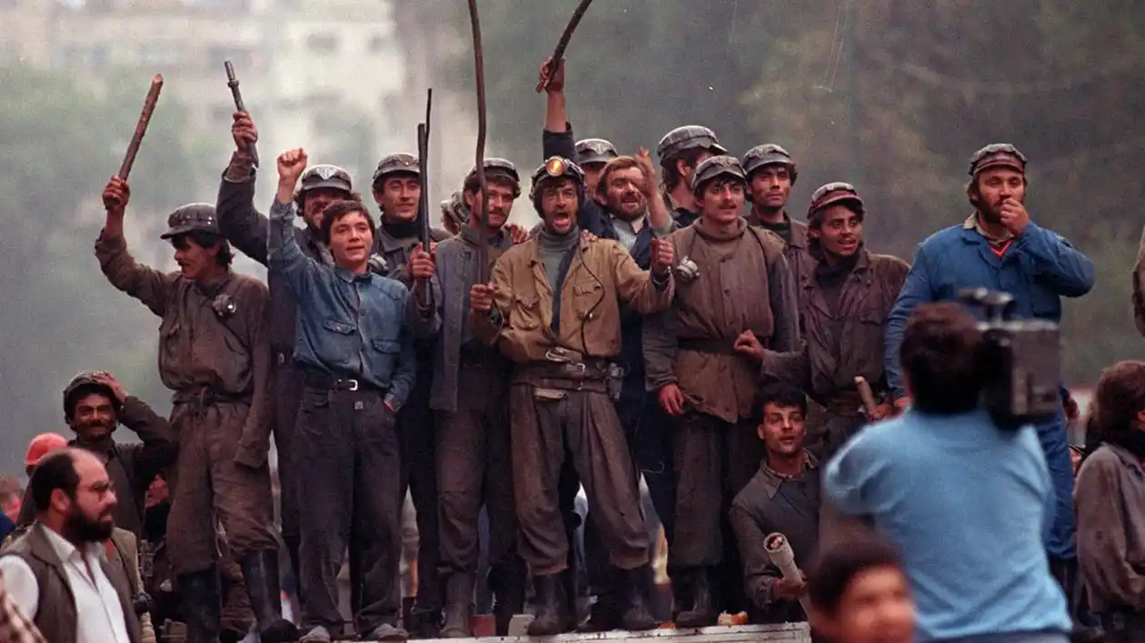 Image from Libertatea: 35 de ani de la Mineriada din 13-15 iunie 1990: Drumul lui Ion Iliescu...