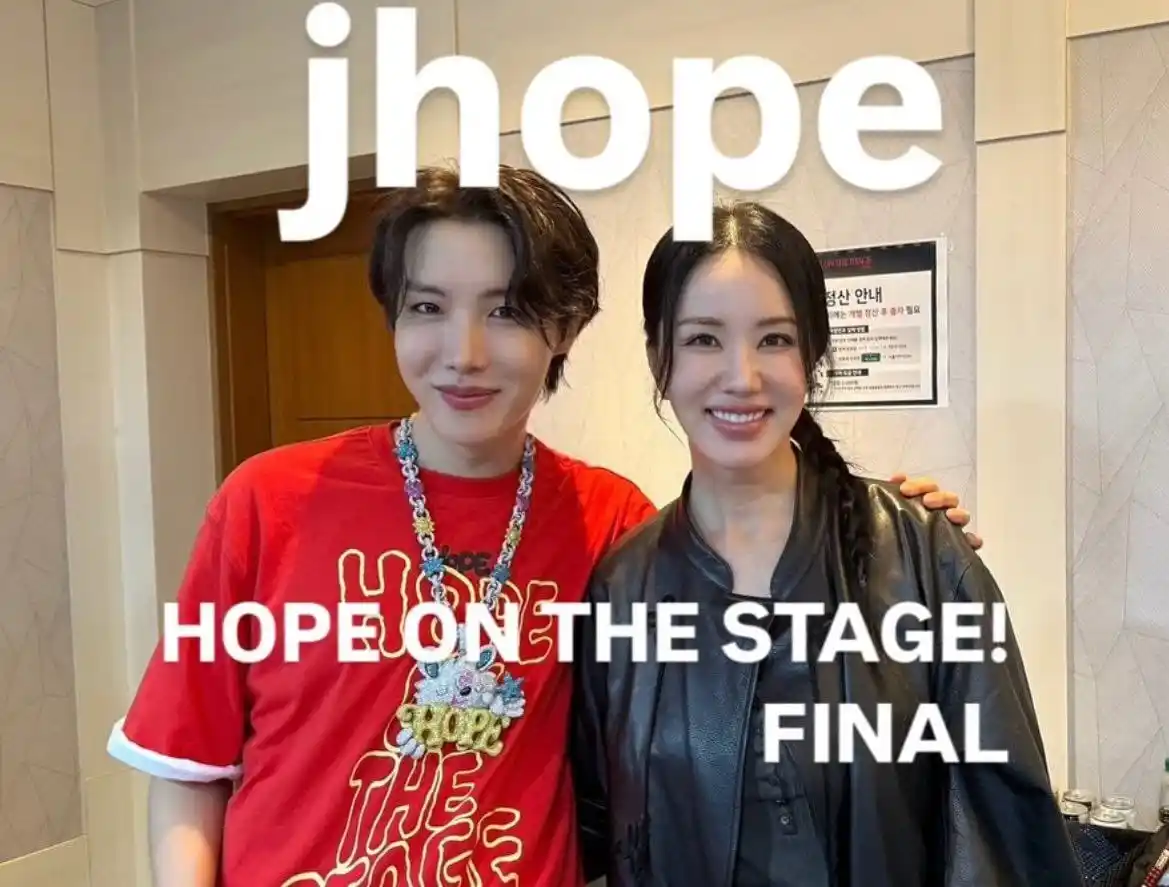 Image from BTS⁷ ARMYS NEWS ⟭⟬ 💜✨ 🫶: *📸 | A cantora e atriz coreana Uhm Junghwa compareceu ao show do J-H...