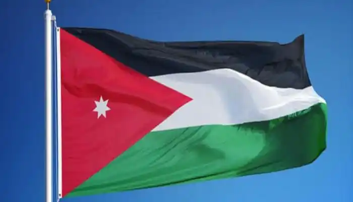 Image from Aljoumhouria News: الأمن العام الأردني يعلن إصابة 3 أشخاص بسقوط "حطام صاروخ" على منزل في ...