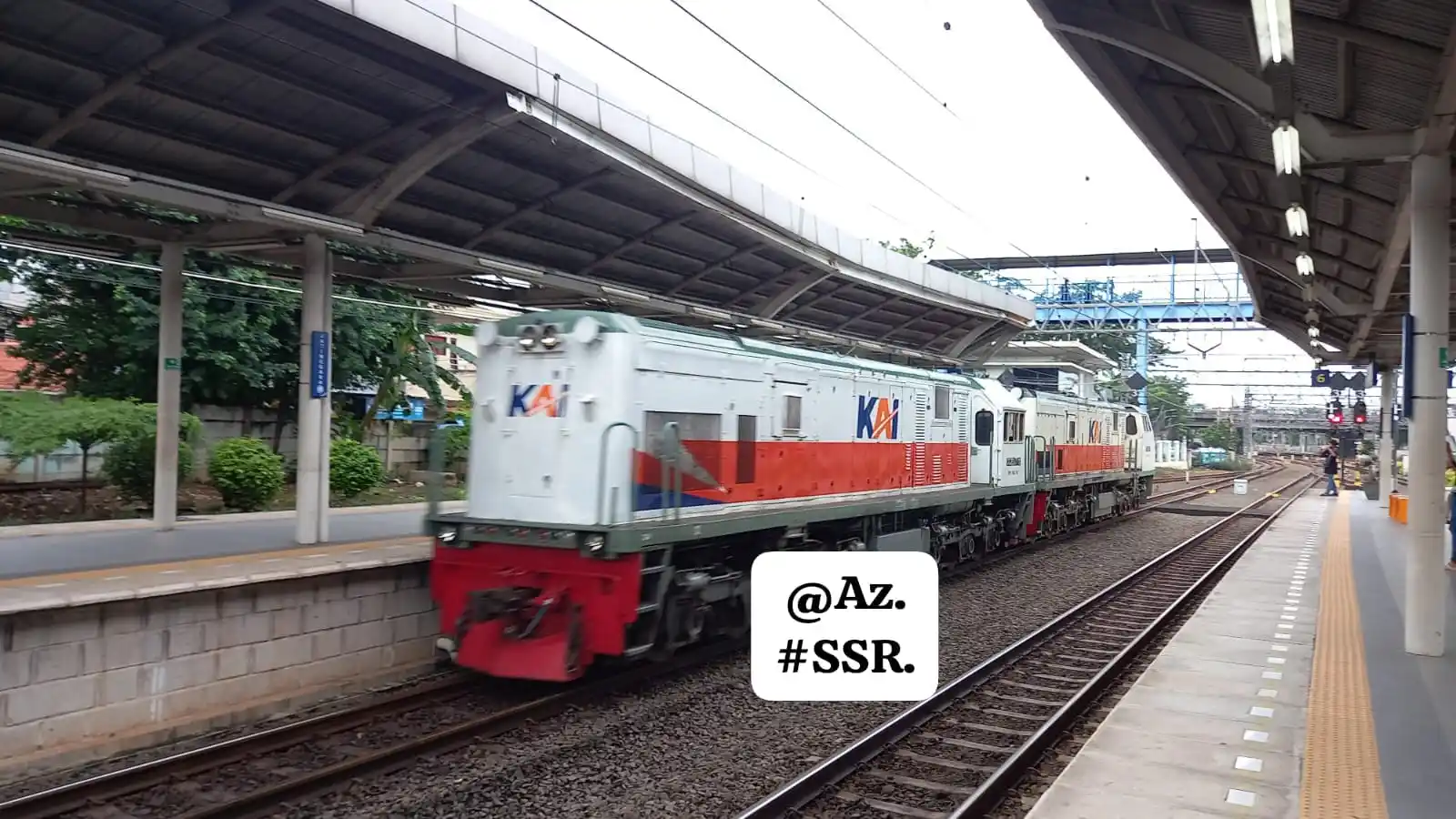Image from SSR || Seputar Sensus Railfans.: *CC 2017711 SDT + CC 2030201 PWT - KA 302 Parcel Ons Tengah {KPB-ML}.*...