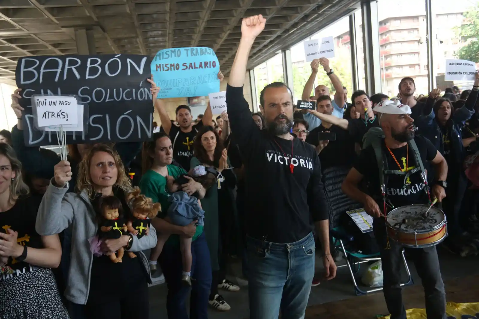 Image from EL COMERCIO: _Conflicto educativo en Asturias_ 📝 *El día después del acuerdo en ed...