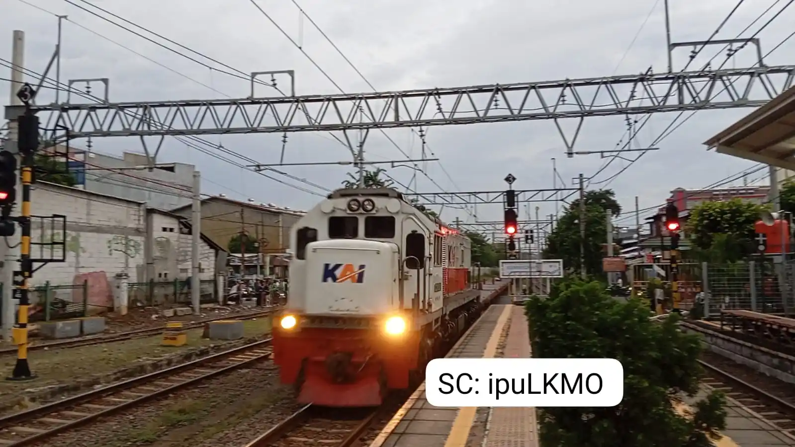 Image from SSR || Seputar Sensus Railfans.: *D1/10137 Posko Daop 1 Bawa 10 GD To Jakarta Gudang* `Pcc: KMO - RJW` ...