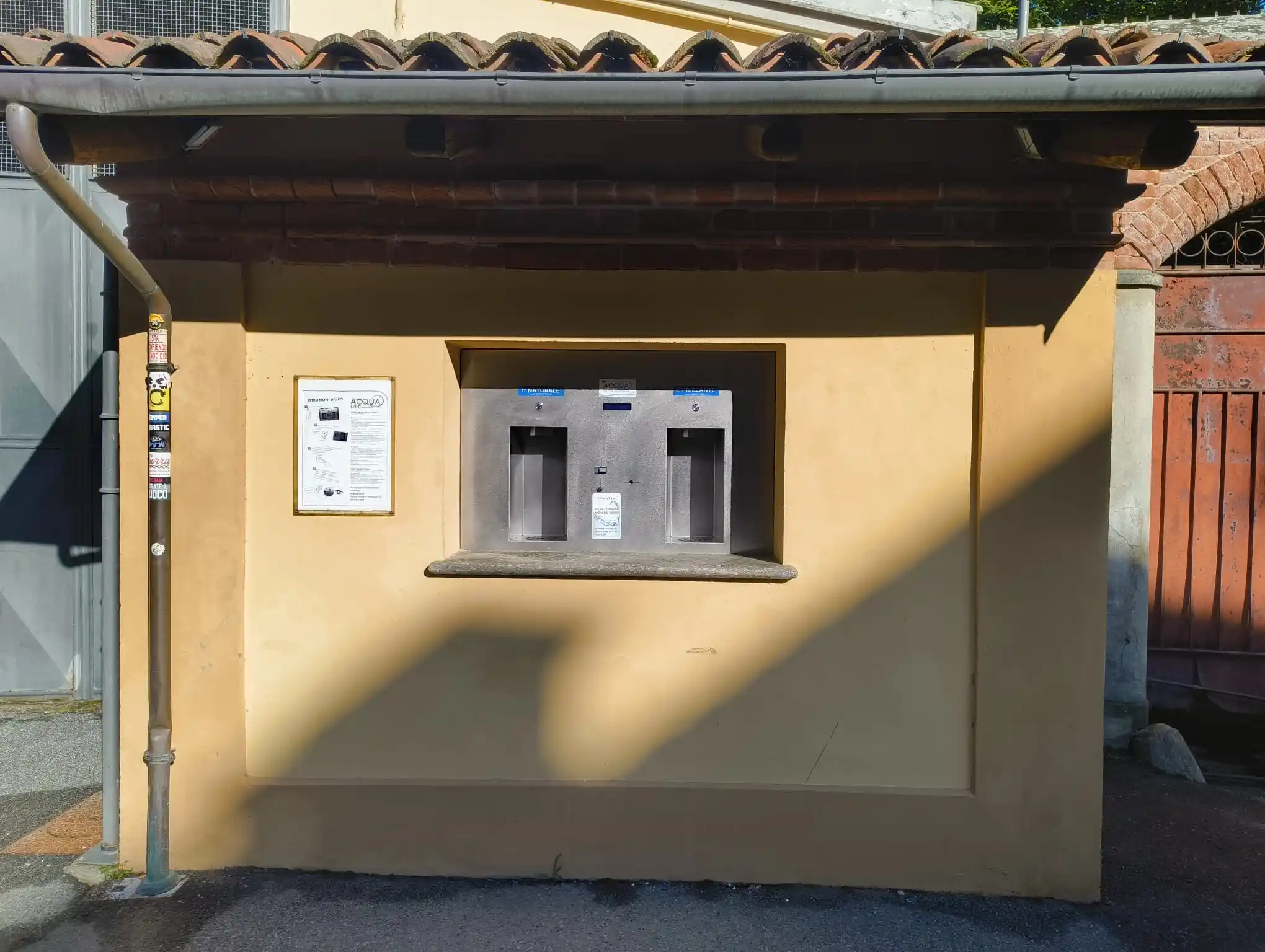 Image from Comune di Magnano: E' stato sostituito l' *erogatore di acqua* in piazza. Funziona a mone...