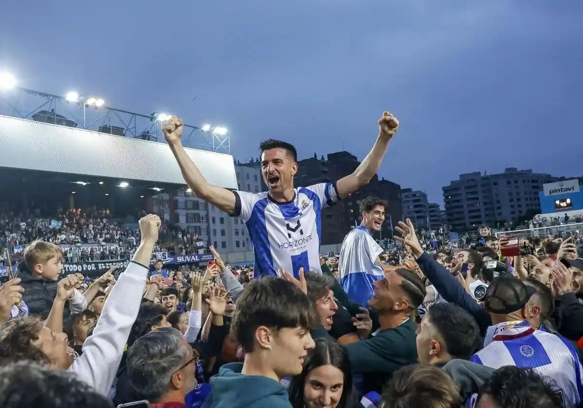 Image from EL COMERCIO: ⚪🔵🔴 *El Real Avilés ya es de Primera Federación*. Los blanquiazules ...