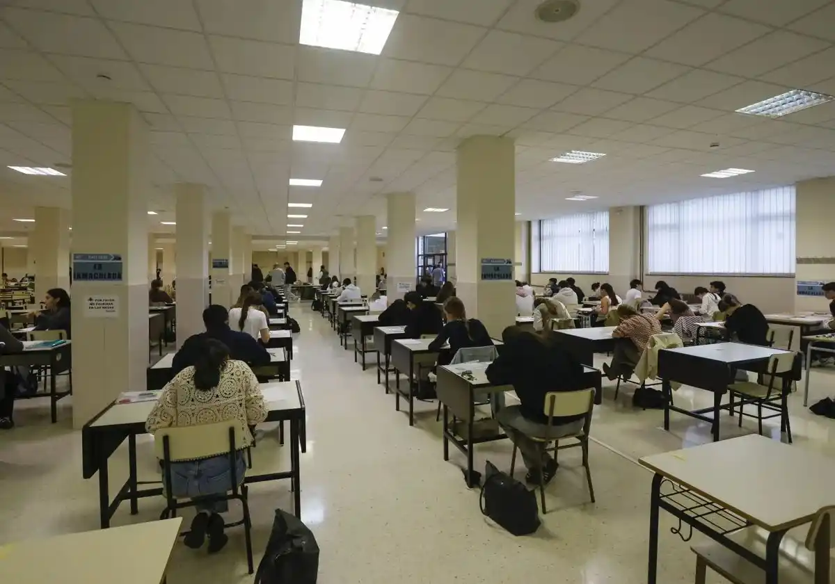 Image from EL COMERCIO: _Notas PAU 2025 en Asturias_ *Aprueba el 94,57% de los estudiantes en ...