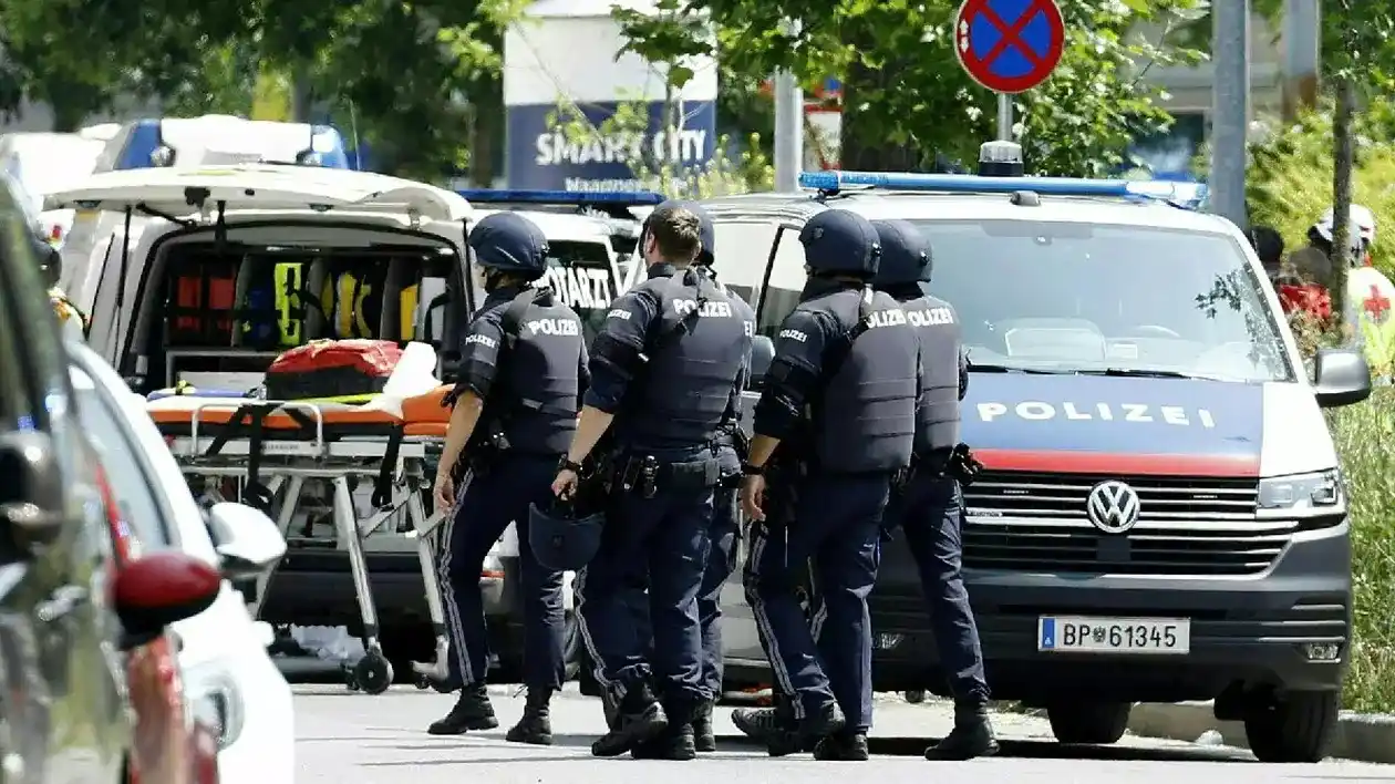 Image from Libertatea: ULTIMA ORĂ: Atac armat într-o școală din Graz, Austria: cel puțin 10 m...