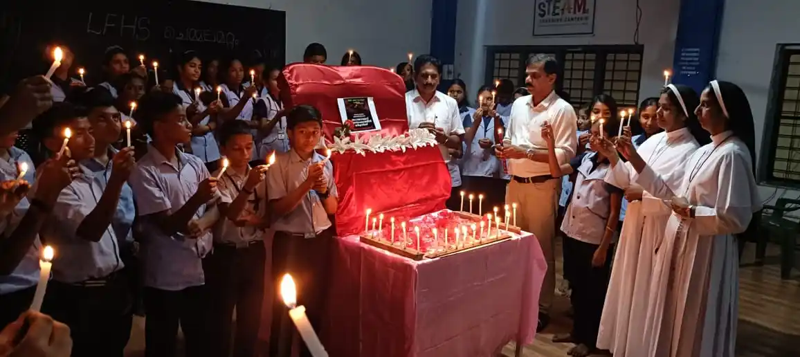 Image from Meenachilnews: ๐ฐ เด
เดนเดฎเตเดฎเดฆเดพเดฌเดพเดฆเต เดตเดฟเดฎเดพเดจเดพเดชเดเดเดคเตเดคเดฟเตฝ เดฎเดฐเดฃเดฎเดเดเตเดเดตเตผเดเตเดเต เดเตเดฎเตเดฎเดฒเดฎเดฑเตเดฑเด เดฒเดฟเดฑเตเดฑเดฟเตฝ เดซเตเดณเดตเตผ...