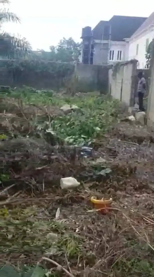 Image from Tholu Global: Half a plot at sunshine estate . Behind blenco filling station . It a...