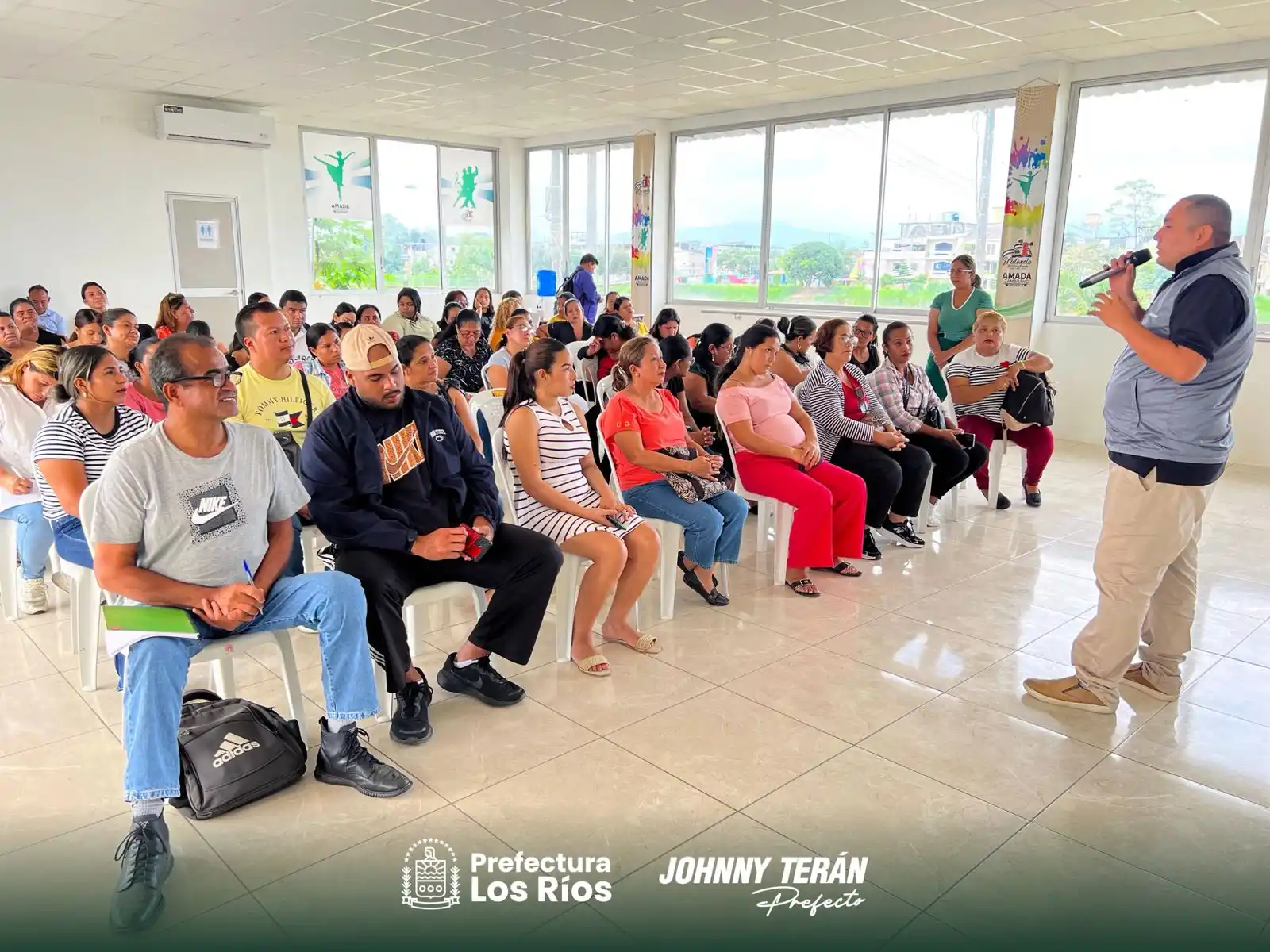 Image from Prefectura de Los Ríos: 📌*Impulsamos negocios más seguros* 💛Capacitamos junto a ARCSA a empr...