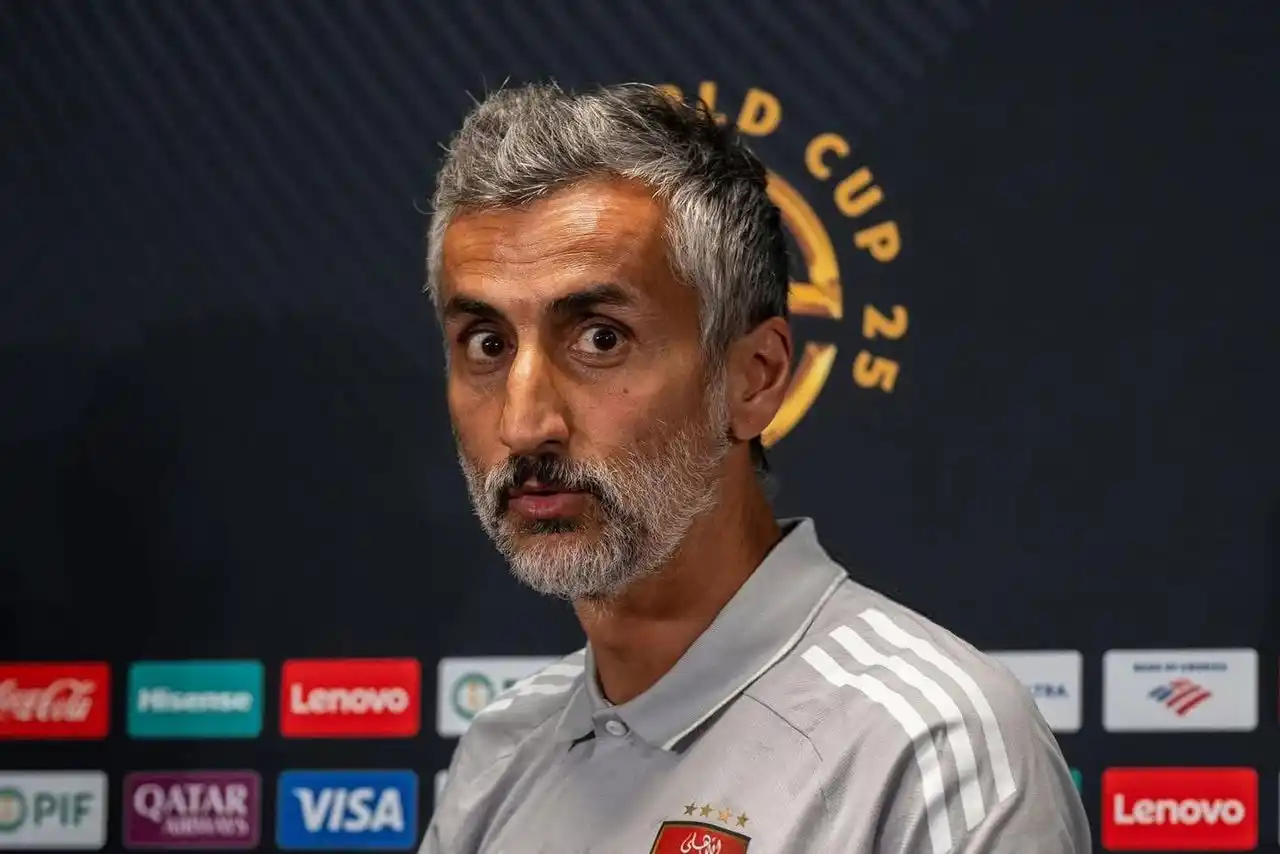 Image from Micky Jnr Channel: Journalist: Can you smile coach, you’re too focused. 😳 Jose Riveiro:...