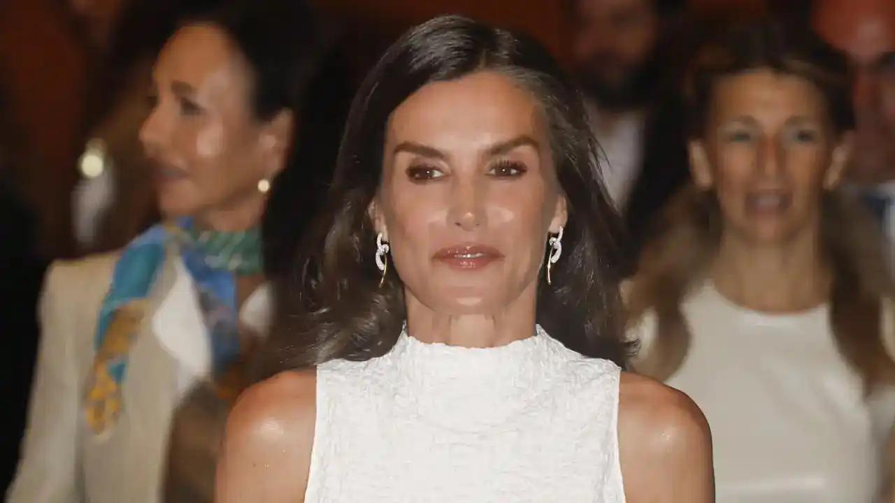 Image from Lecturas: 💎*LETIZIA, HOY*💎   Pasadas las 10:30 horas, *la reina 👸🏻 Letizia h...