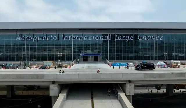 Image from La República : 🚨 *LO ÚLTIMO | Aeropuerto Jorge Chávez tuvo caída de comunicaciones p...