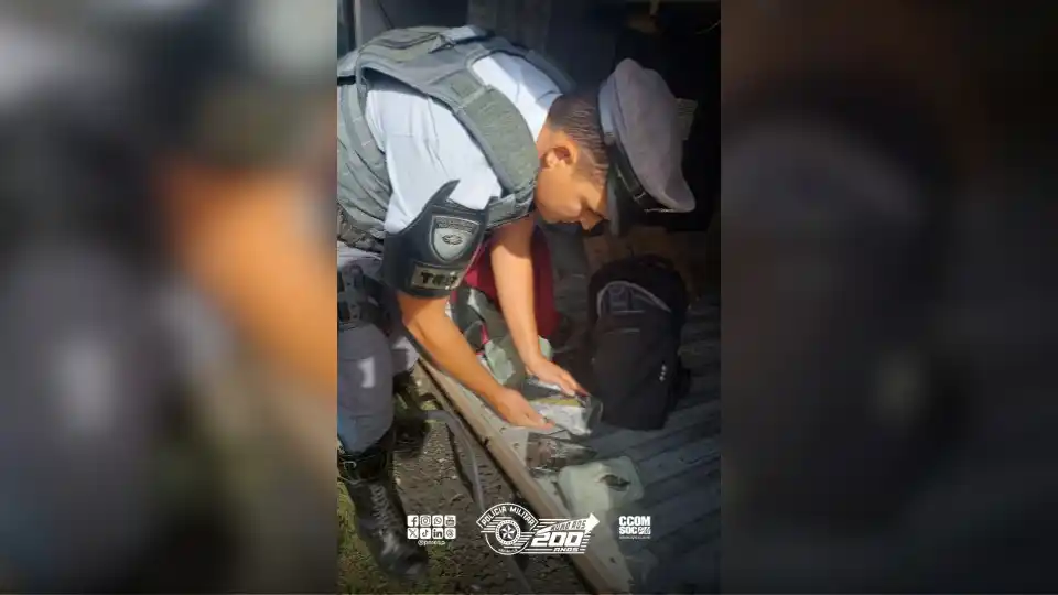 Image from Polícia Militar do Estado de São Paulo: Policiamento Rodoviário prende dois por tráfico de drogas em ônibus in...