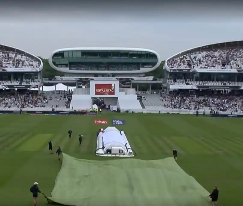 Image from Cricadium🏏: Rain has delayed the start of the second session on Day 2 of the WTC 2...