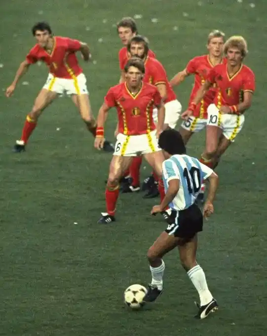 Image from Vsports Team: Se cumplen 43 años de esta obra de arte. Una de las imágenes más icóni...