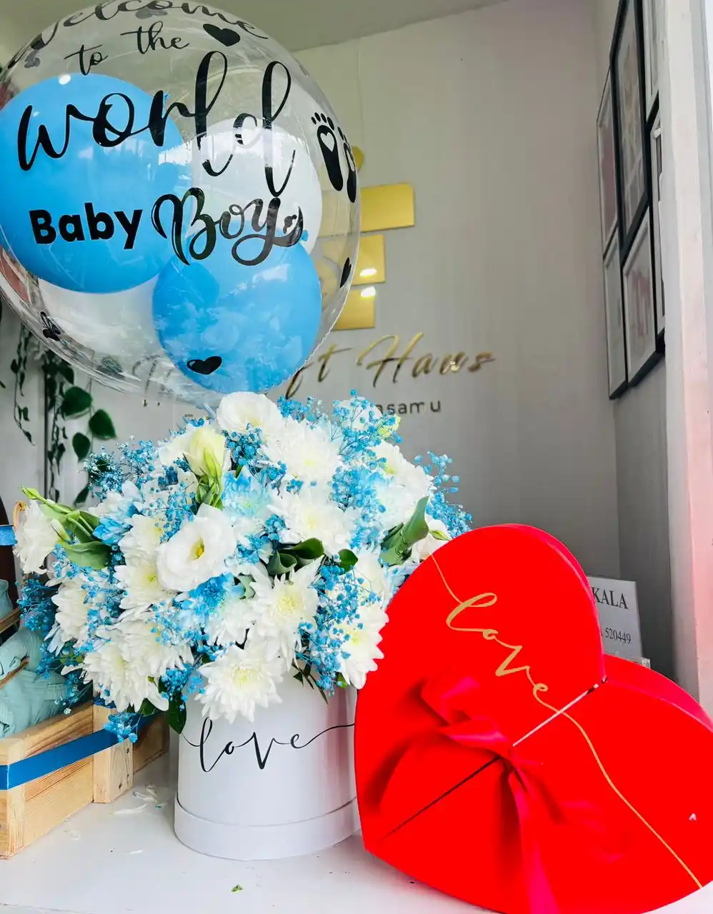 Image from The Gift Haus 🎁: Usiende kumuona new mum bila maua mazuri jamani. Ni mwikooo… 🤣 Njoo ...
