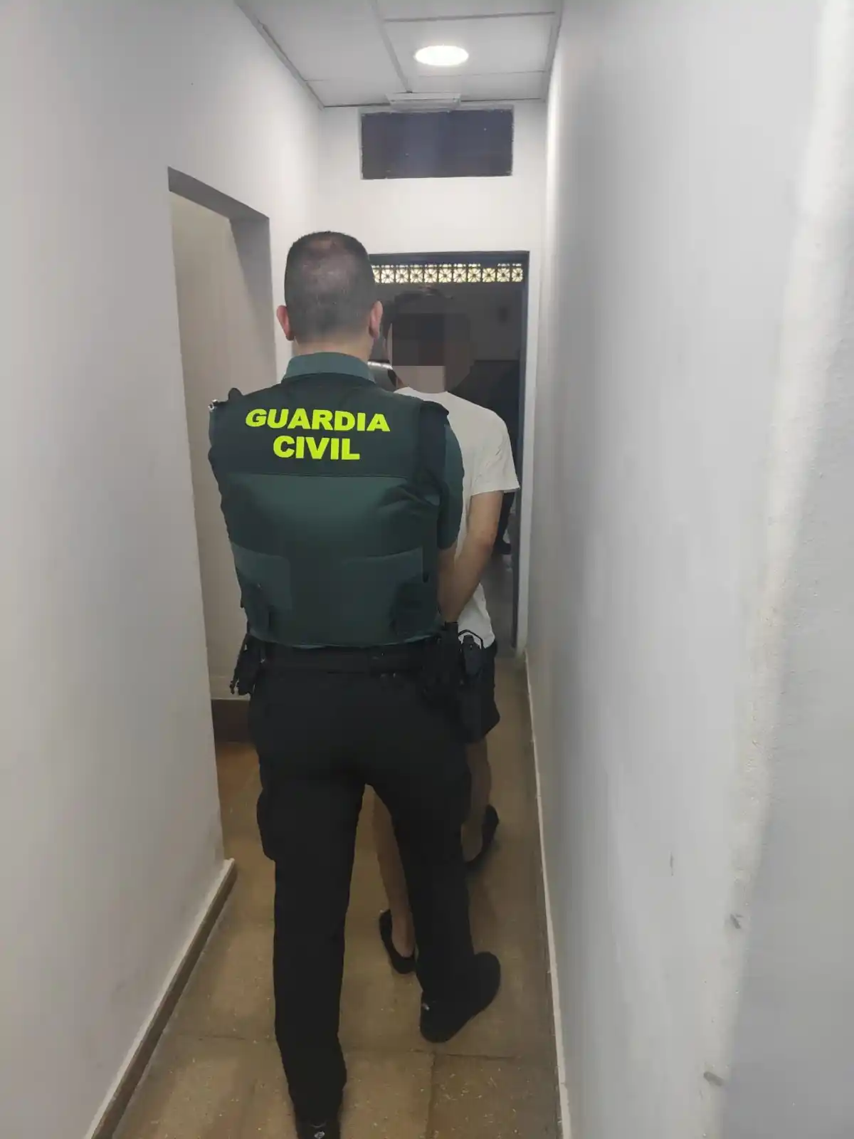 Image from IDEAL: VIOLENTO ATAQUE Unos narcos agreden a unos guardias civiles y les cie...