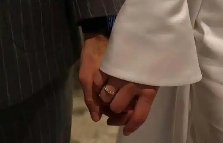 Image from اشعار حب🌸صور بنات نصائح فديوهات قصص رمزيات تحشيش نكت ستوريات سيد صور: يوم أحببتُك تغيّرت أولوياتي صارت كُلها ( أنت )....