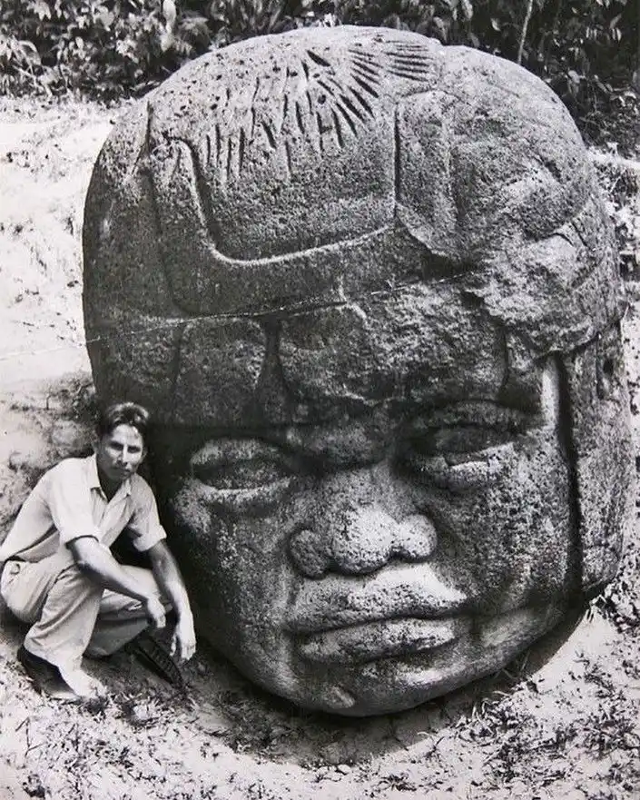 Image from antrophistoria: 🗿🌎📖 Cabeza colosal olmeca en el parque del museo de La Venta. Talla...
