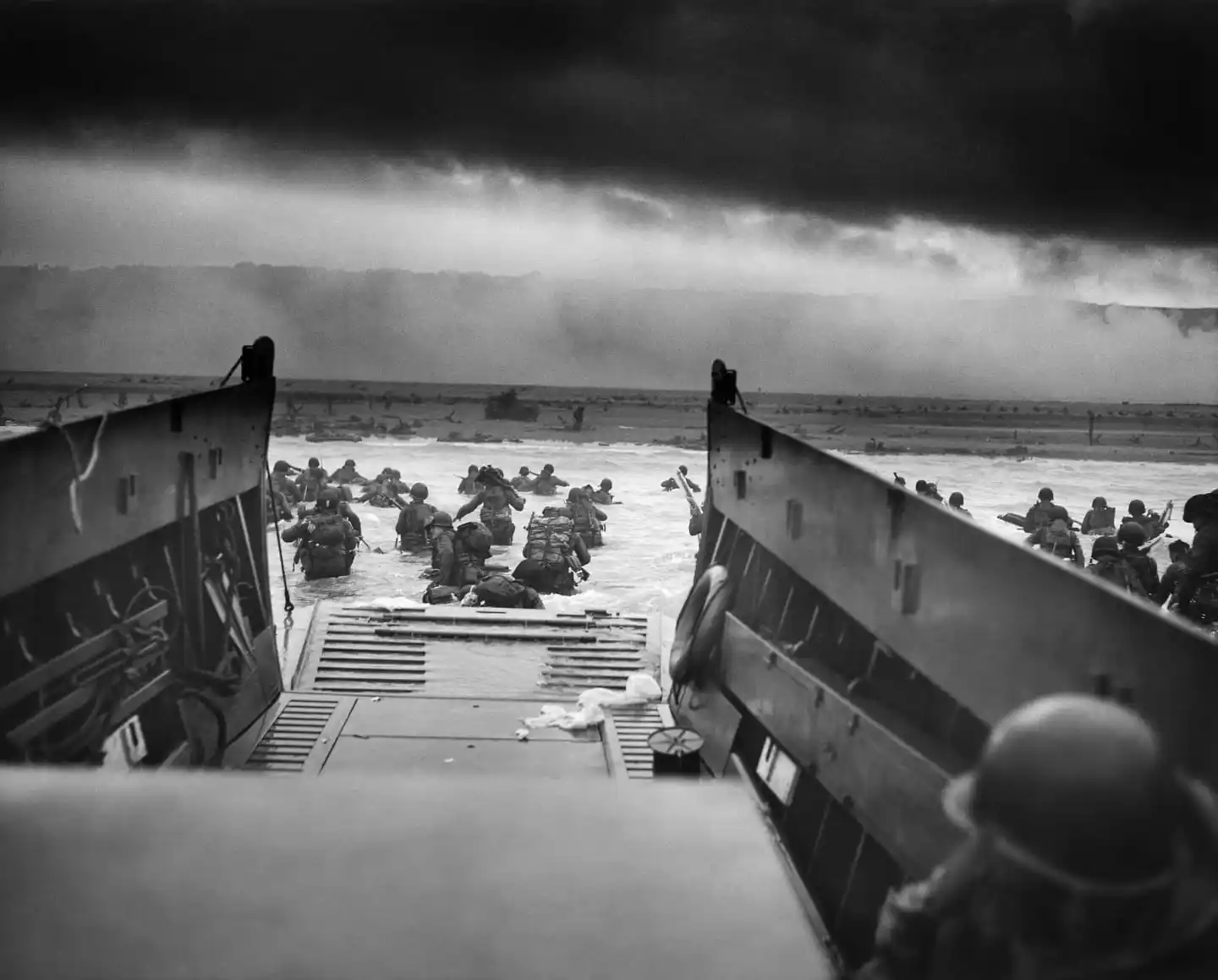 Image from antrophistoria: 🗓️ Efeméride: 6 de junio de 1944.  🌍 Se produce un desembarco decisi...