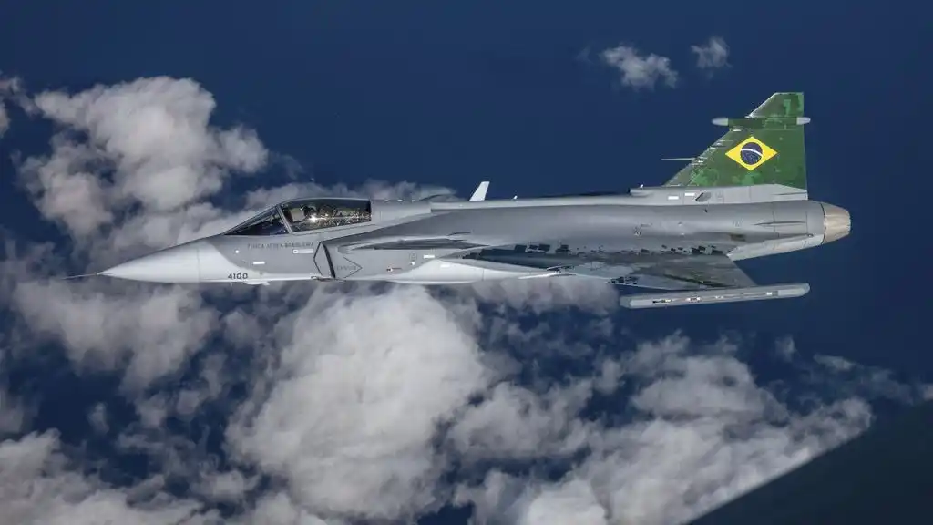 Image from Canaltech Ofertas: *FEITO NA SUÉCIA* ✈️ *|* Décima unidade, das 36 compradas pela Força A...