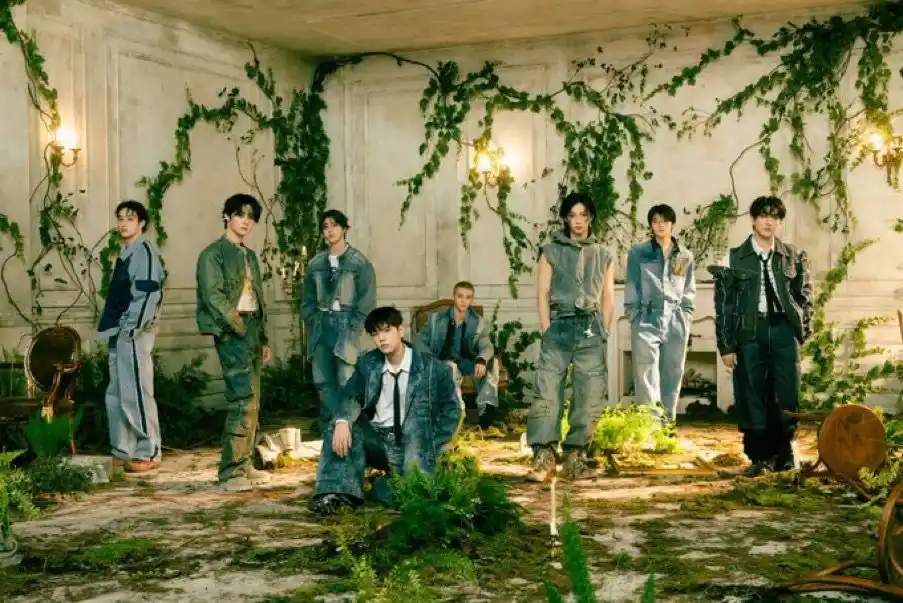 Image from STRAY KIDS - BREAKING NEWS ✨🌿: [📊| ꜱᴋᴢ ʙʀᴇᴀᴋɪɴɢ ɴᴇᴡꜱ]  ¡"Hollow" es ahora la segunda canción más alt...