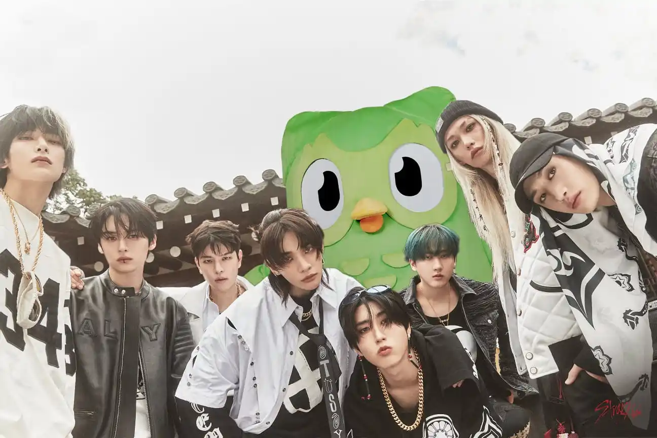 Image from STRAY KIDS - BREAKING NEWS ✨🌿: [📌| ꜱᴋᴢ ʙʀᴇᴀᴋɪɴɢ ɴᴇᴡꜱ]  La cuenta oficial de Duolingo público en X un...
