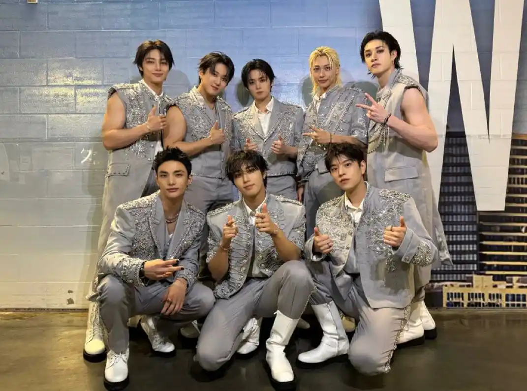 Image from STRAY KIDS - BREAKING NEWS ✨🌿: [📊| ꜱᴋᴢ ʙʀᴇᴀᴋɪɴɢ ɴᴇᴡꜱ]  ¡Stray Kids ha ganado más de 100 MILLONES de ...