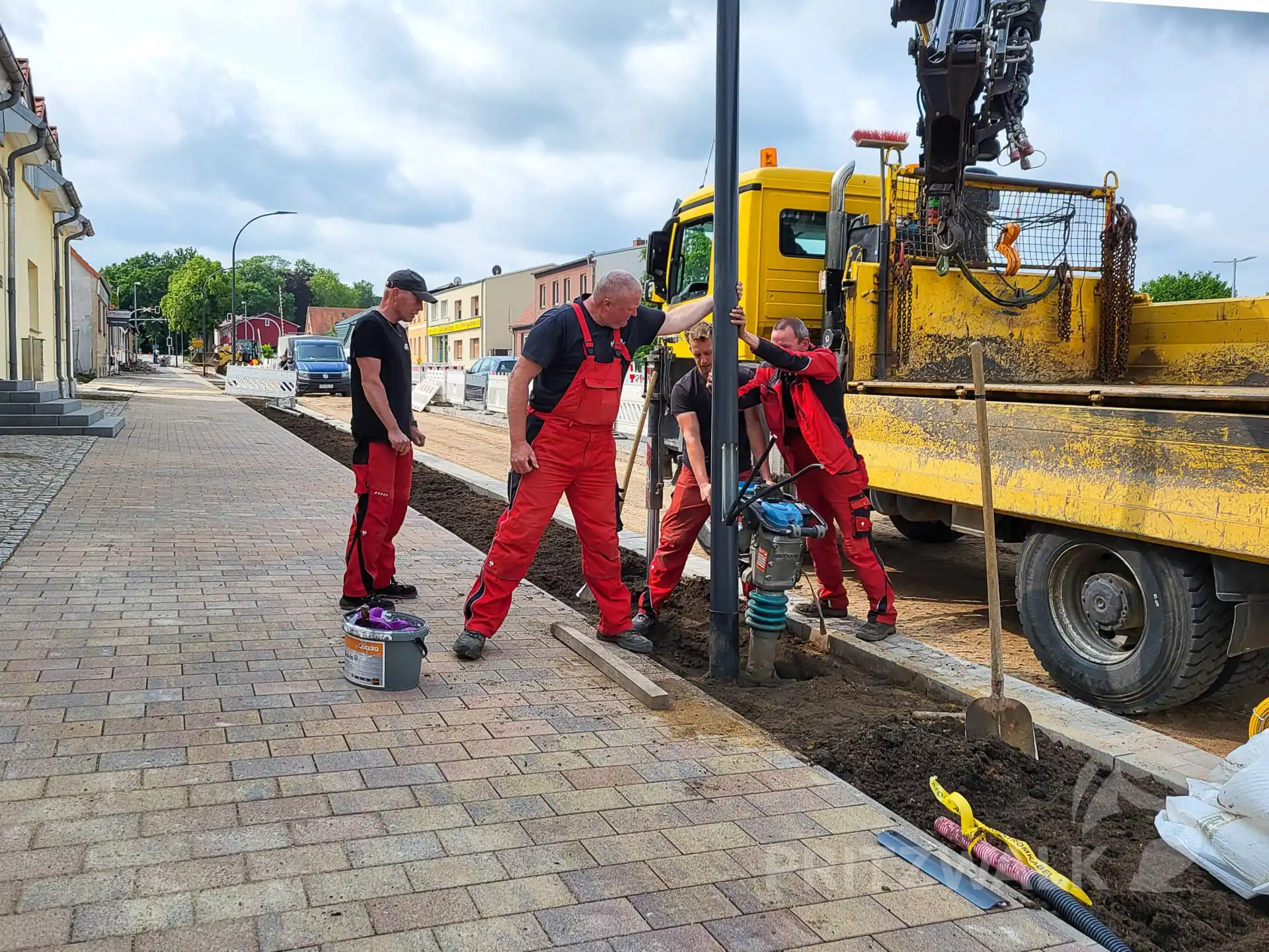 Image from Stadt Pritzwalk: Letzte Arbeiten an der Havelberger Straße. Am 12. Juni kommt die Aspha...