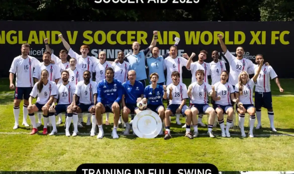 Image from UOL | Universo Louis Tomlinson: 🥅 • Louis em outra foto de time no Soccer Aid! © Via joehartofficial...