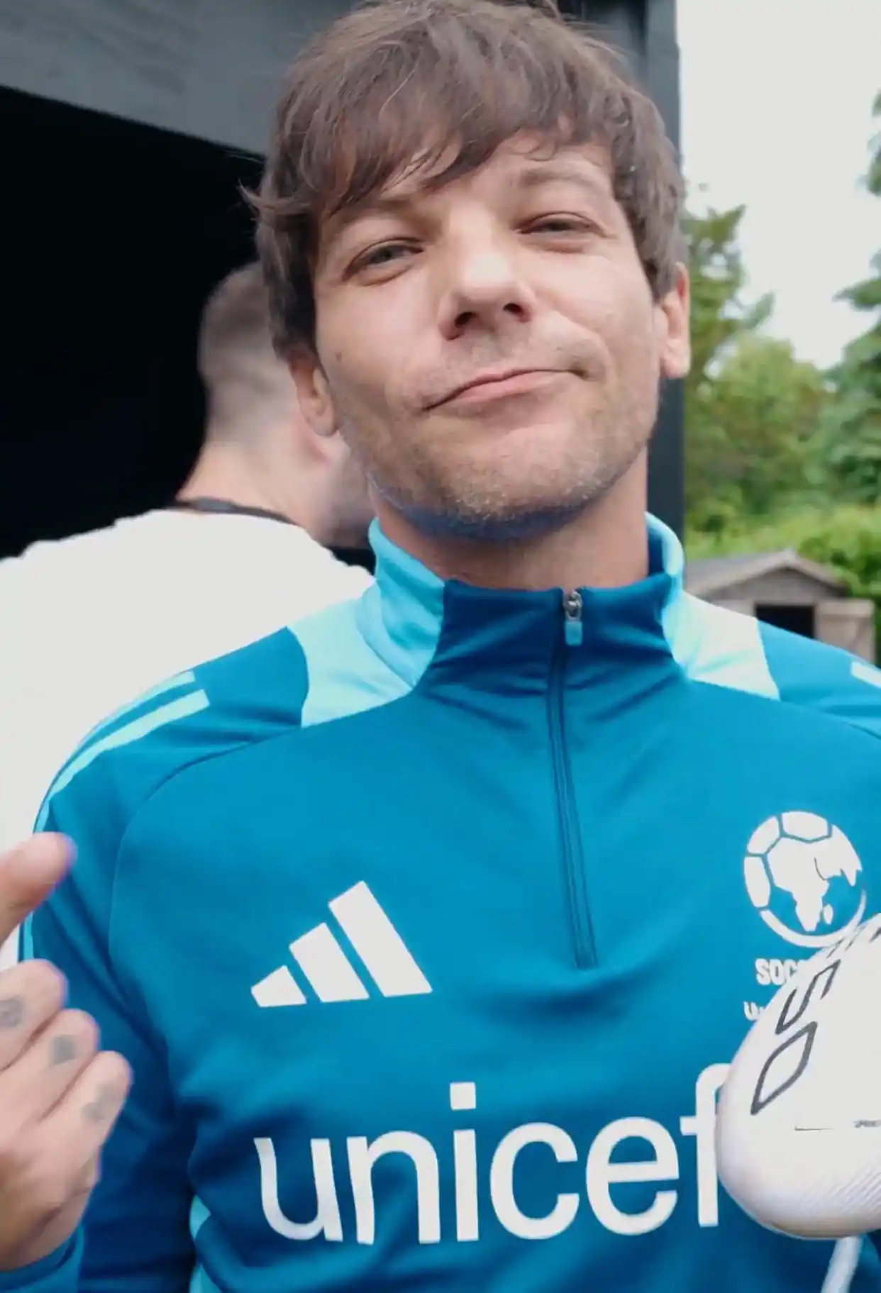 Image from UOL | Universo Louis Tomlinson: ⚽ • Louis para Soccer Aid UNICEF....