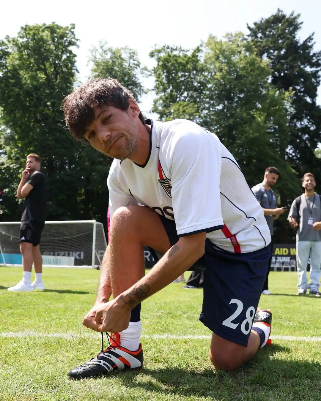 Image from UOL | Universo Louis Tomlinson: • ⚽Mais de Louis no acampamento de treinamento do Soccer Aid! © Via S...