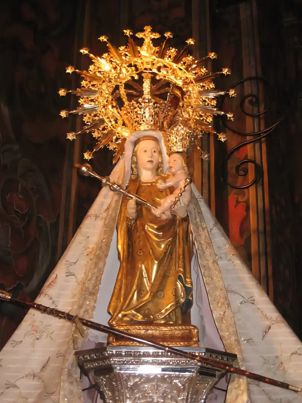 Image from ☧📜 Evangelio 𝐃𝐢𝐚𝐫𝐢𝐨 ✞🕯: ✨ *Nuestra Señora de la Capilla* ✨ La medianoche del 11 de junio de 1...