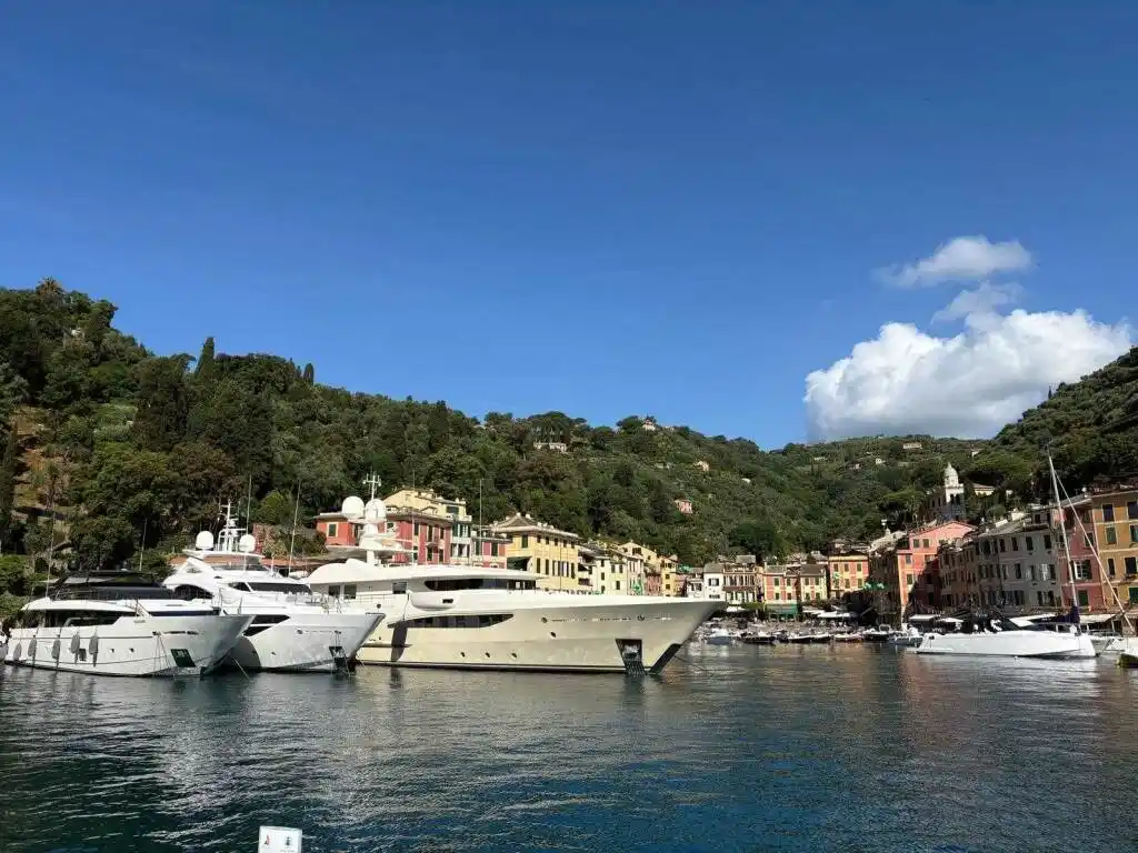 Image from Levante News: *Portofino: yacht da sessanta metri ormeggiato in porto*. Ottenute le ...