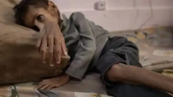 Image from infoLibre: 🇵🇸 *Gaza también se muere de hambre* 🗣️ _"¿A qué espera Israel par...