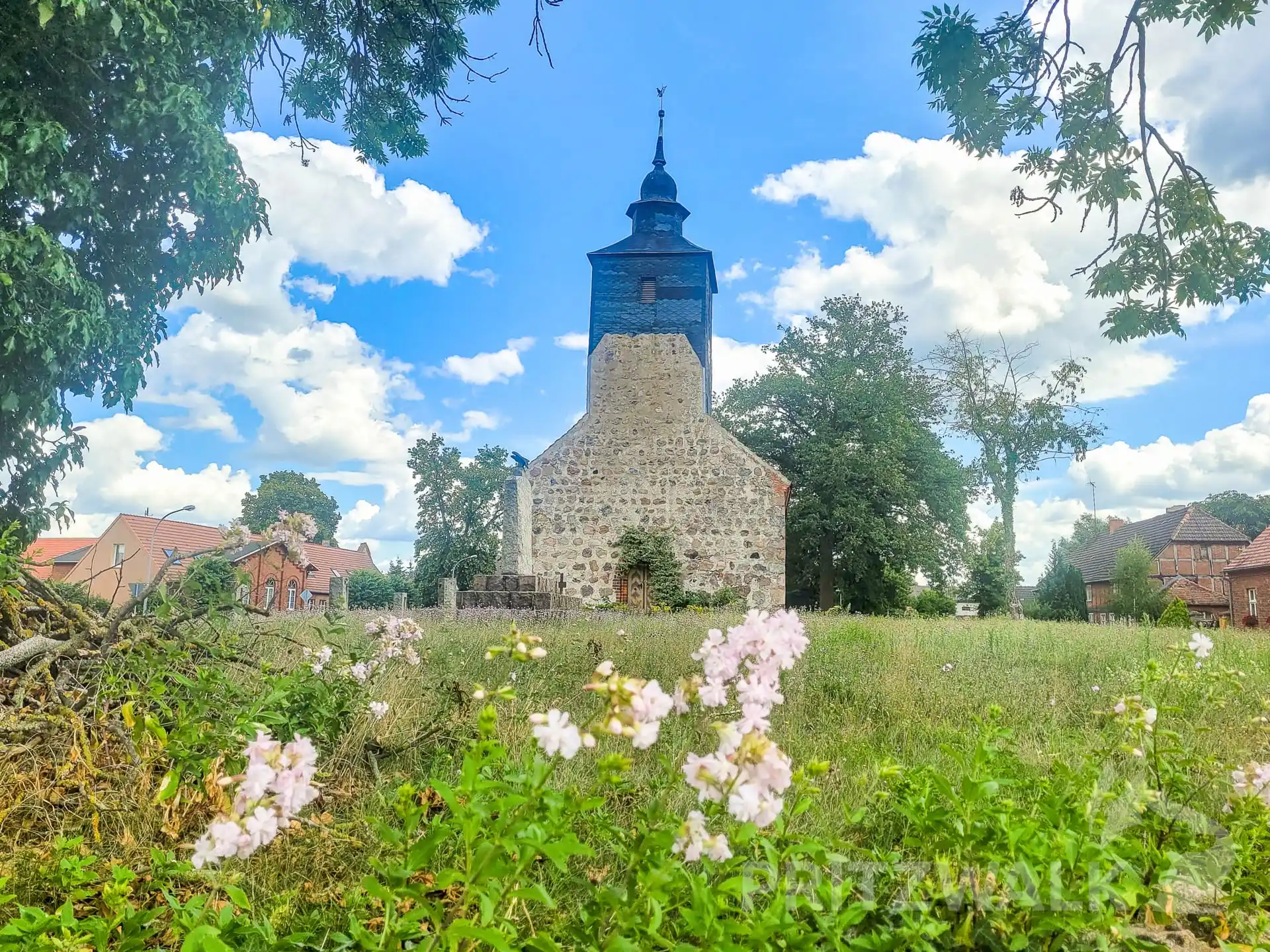Image from Stadt Pritzwalk: Rund um die kleine alte Dorfkirche wird am 31. Mai von 14 bis 18 Uhr g...