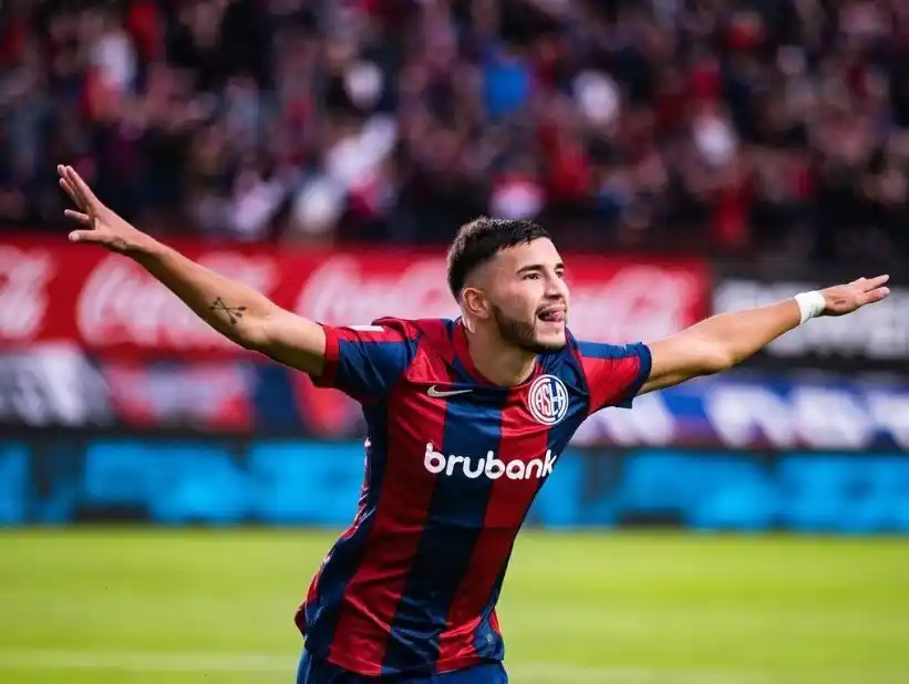Image from SAN LORENZO DE ALMAGRO: 🚨 *San Lorenzo tiene el 50%.* 👉🏽 Velez ofertó cerca de 3 millones ...