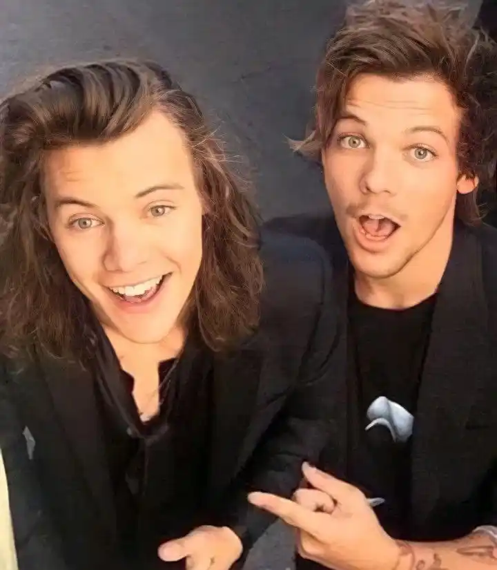 Image from UOL | Universo Louis Tomlinson: 💬 • “Sim, eu o conheço. A gente costumava tocar numa banda juntos. Vo...