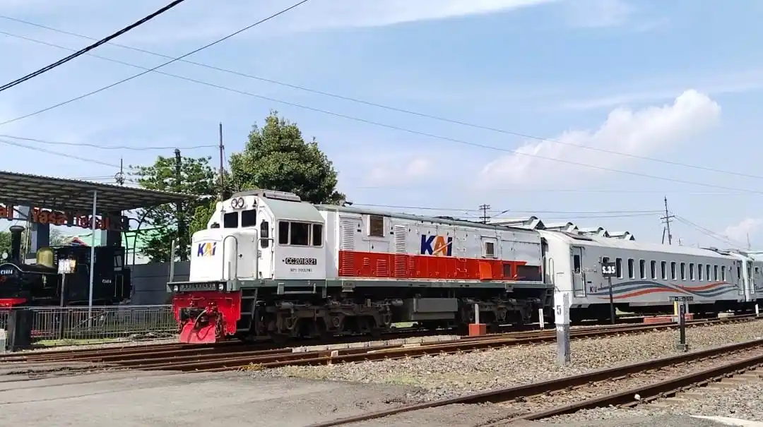 Image from [ISJA] Informasi Spoor Java Area ★: Stamformasi KA 193/192 Joglosemarkerto _[Solo Balapan - Purwokerto - T...