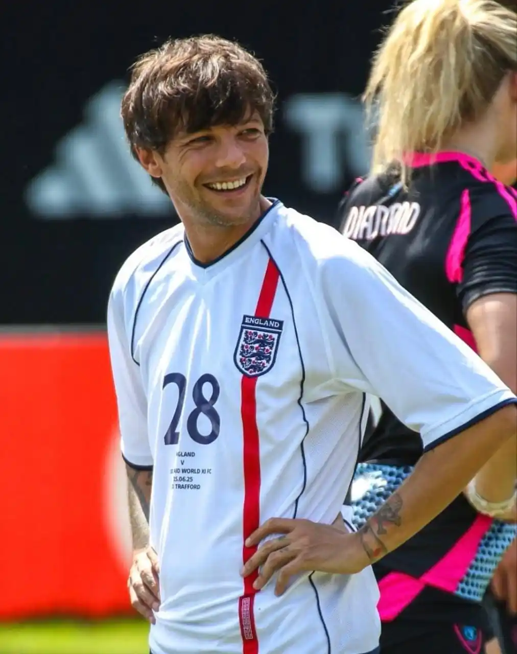 Image from UOL | Universo Louis Tomlinson: 🇽🇪 • Mais dele no campo de treinamento! Por mais fotos de Louis Toml...