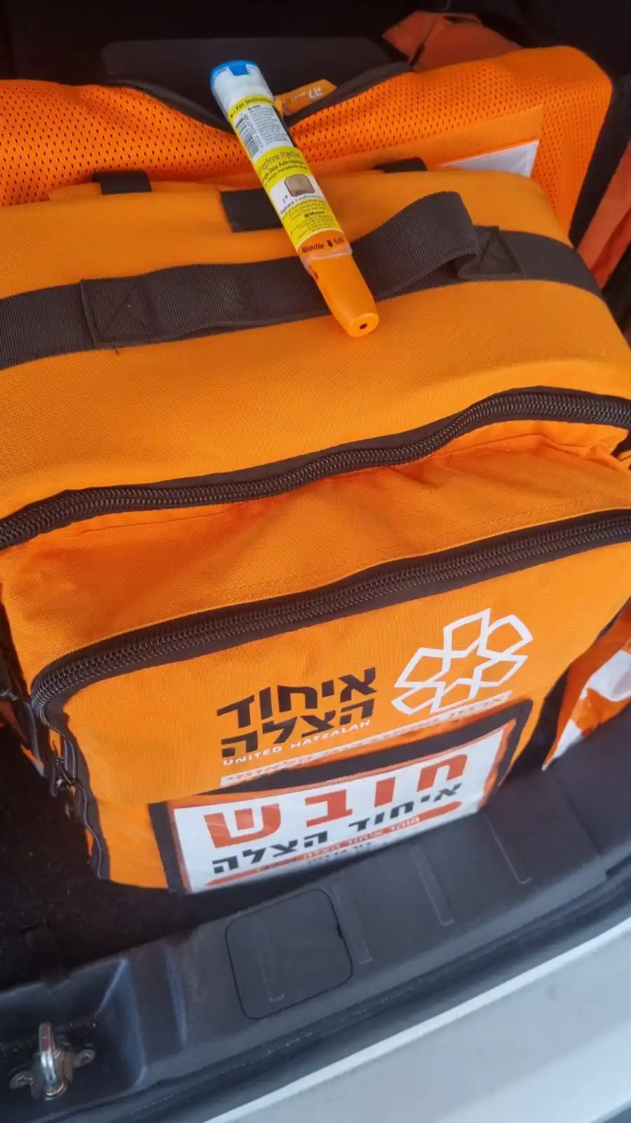 Image from איחוד הצלה: *ירושלים: חובש איחוד הצלה הציל את חייו של בן 16* צוות אמבולנס של איח...
