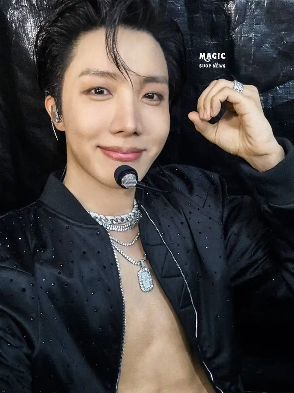 Image from Magic Shop News ⟭⟬⁷ 🪄💜 BTS: *📸 BTS OFFICIAL VIA TWITTER/X* – "Os ARMYs são minha zona de seguran...
