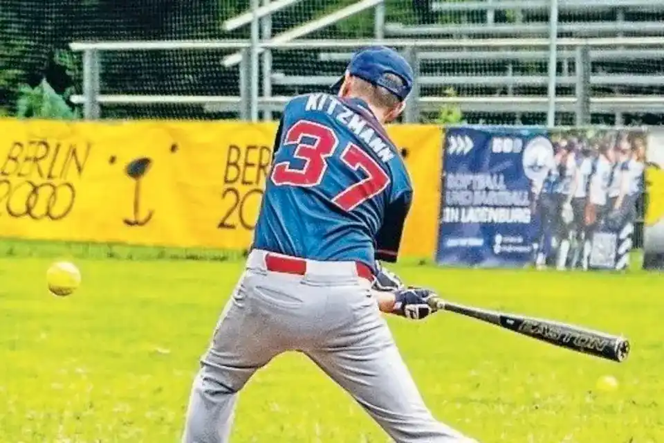 Image from Rhein-Neckar-Zeitung www.rnz.de: 👉 Das sind unsere Themen zum Abend: ⚾ *Komplizierter Sport*: Der Bas...