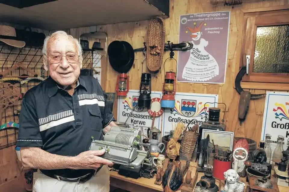 Image from Rhein-Neckar-Zeitung www.rnz.de: Hier gibts nochmal Lesestoff zum späten Nachmittag: 📻 *"Manfreds Mus...